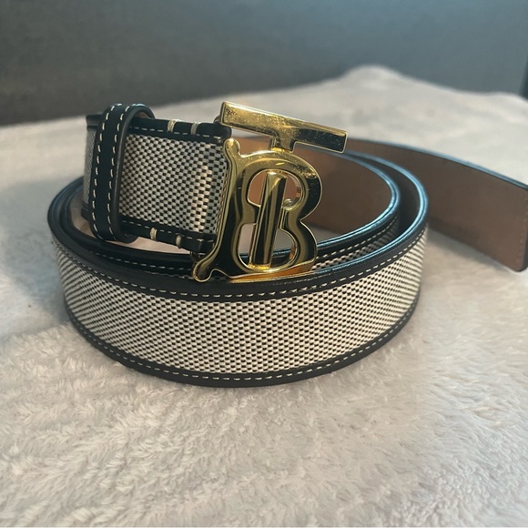 Burberry Accessories - Authentic Burberry belt size large